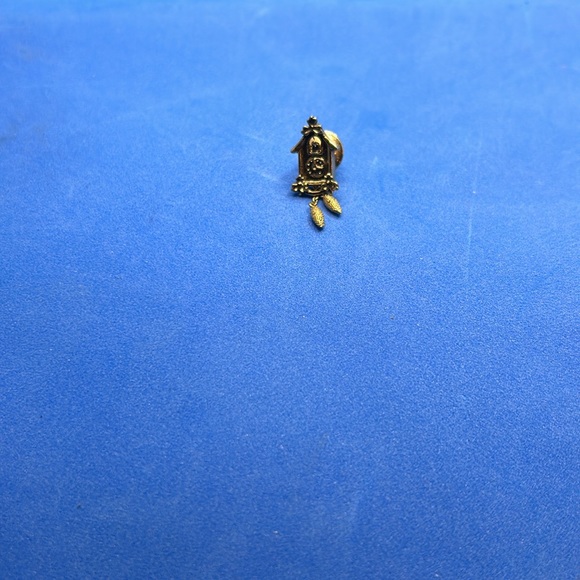 Avon Vtg. Coo Coo Clock tie tac pin. - Picture 7 of 13